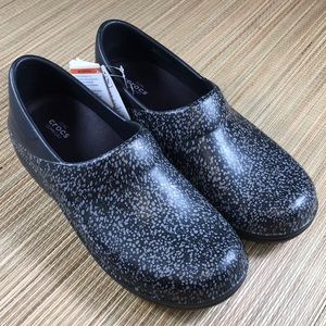 DUAL CROCS COMFORT Non Marking Slid Resistant Women Shoes Waterproof Size 11 NWT